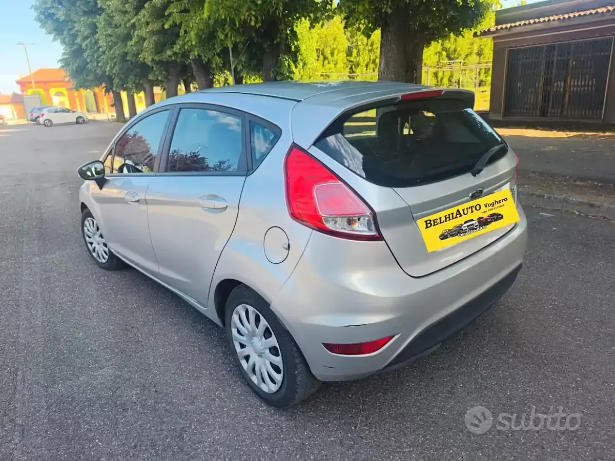 Usata Ford Fiesta 75 CV (55 kW) 2015 Grigio Utilitaria
