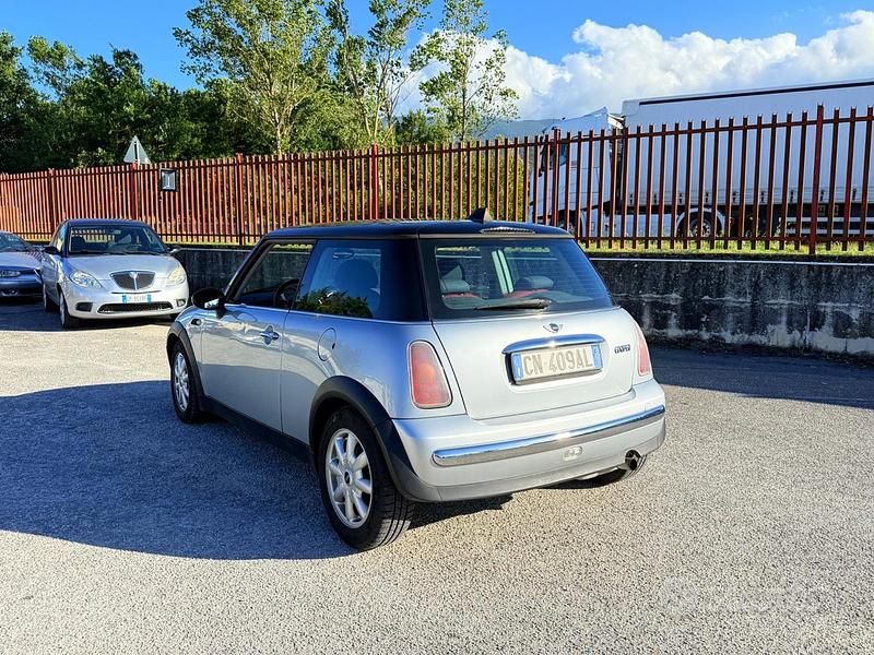 Begagnad Mini Cooper 116 HK (85 kW) 2004 Grå Halvkombi