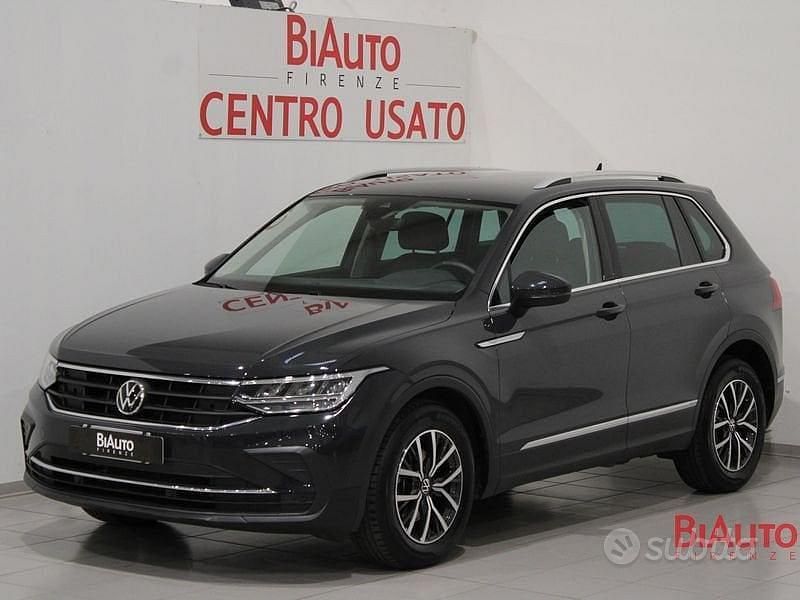 Nero Usata 2021 VW Tiguan Life SUV | 24.900 € (Buon prezzo) - Immagine 1/4