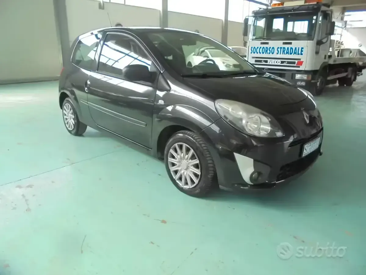 Usado Renault Twingo Dynamique 58 CV (42 kW) 2010 Negro Utilitario