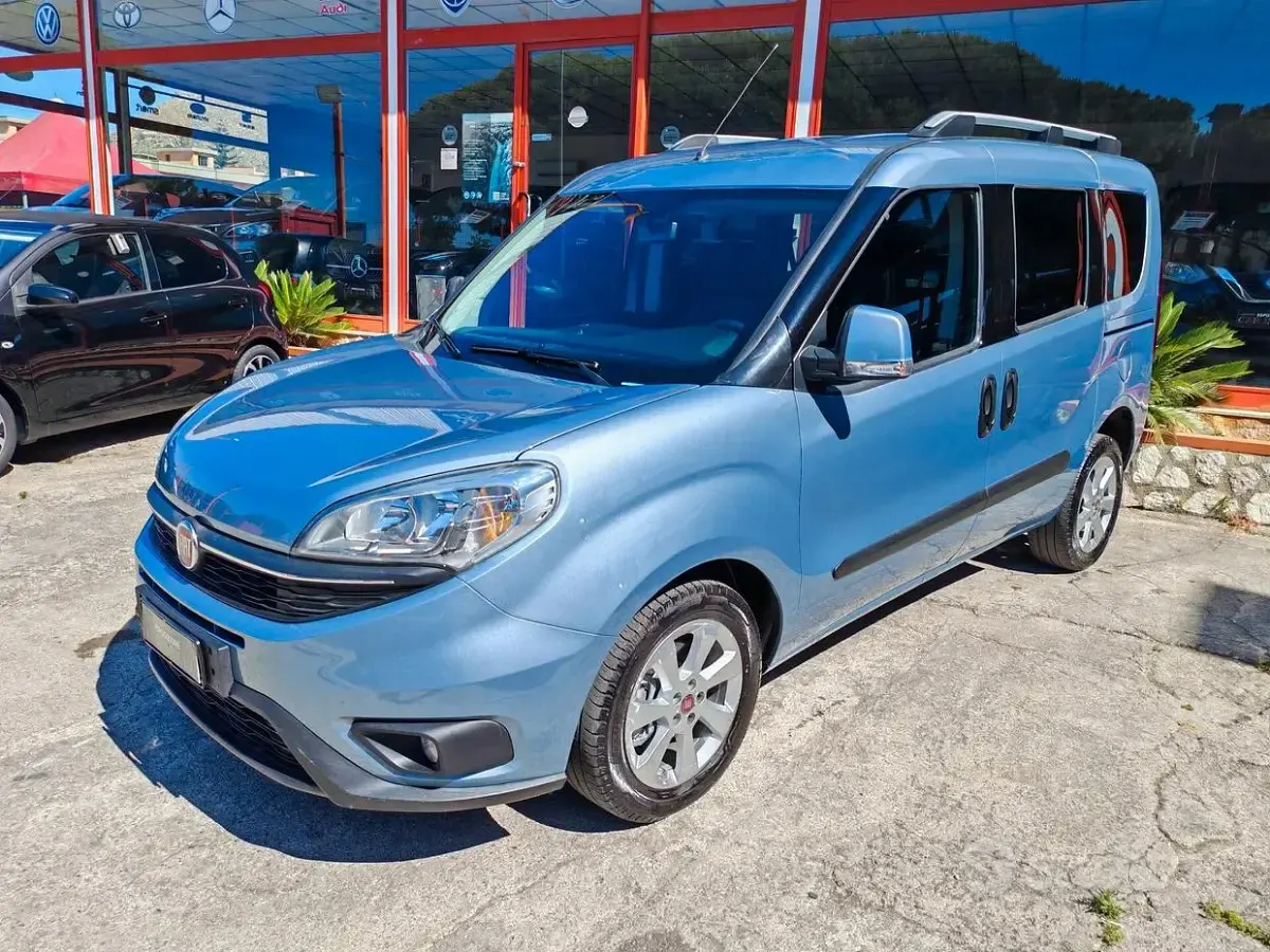 Usata Fiat Doblò 105 CV (77 kW) 2015 Bluazzurro Monovolume