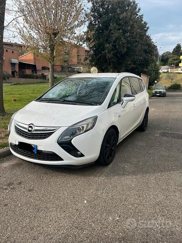 Usata Opel Zafira Tourer 2013 Bianco Monovolume