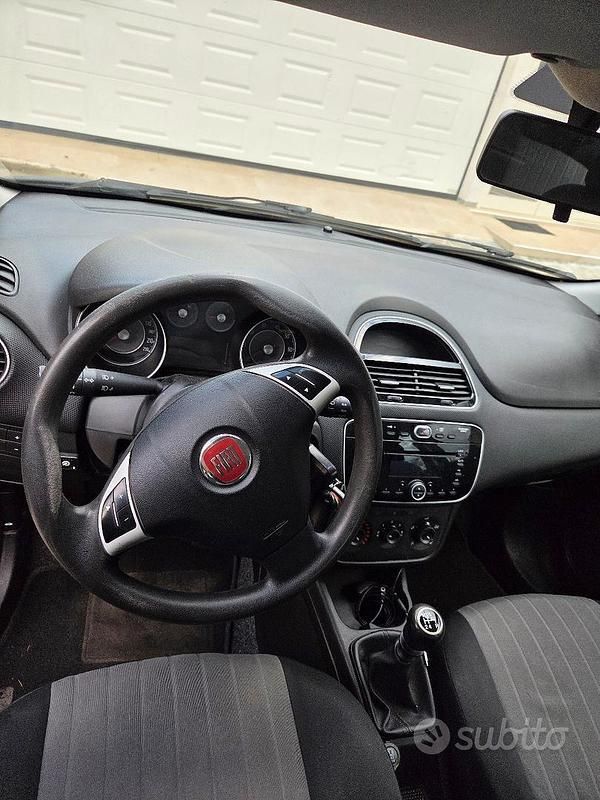 Usata Fiat Punto 69 CV (50 kW) 2017 Grigio Utilitaria