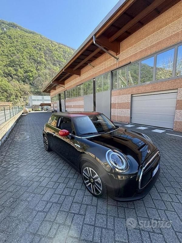 Usata Mini Cooper SE 160 kW (218 CV) 2023 Nero Utilitaria