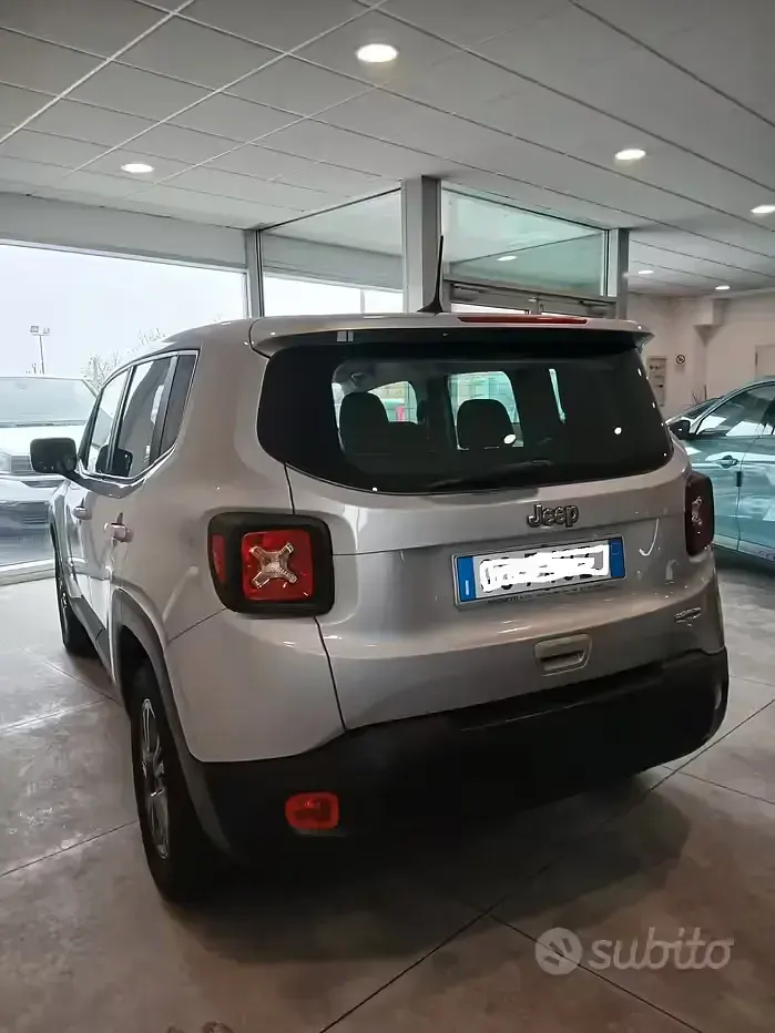 Begagnad Jeep Renegade 131 HK (96 kW) 2021 Grå SUV