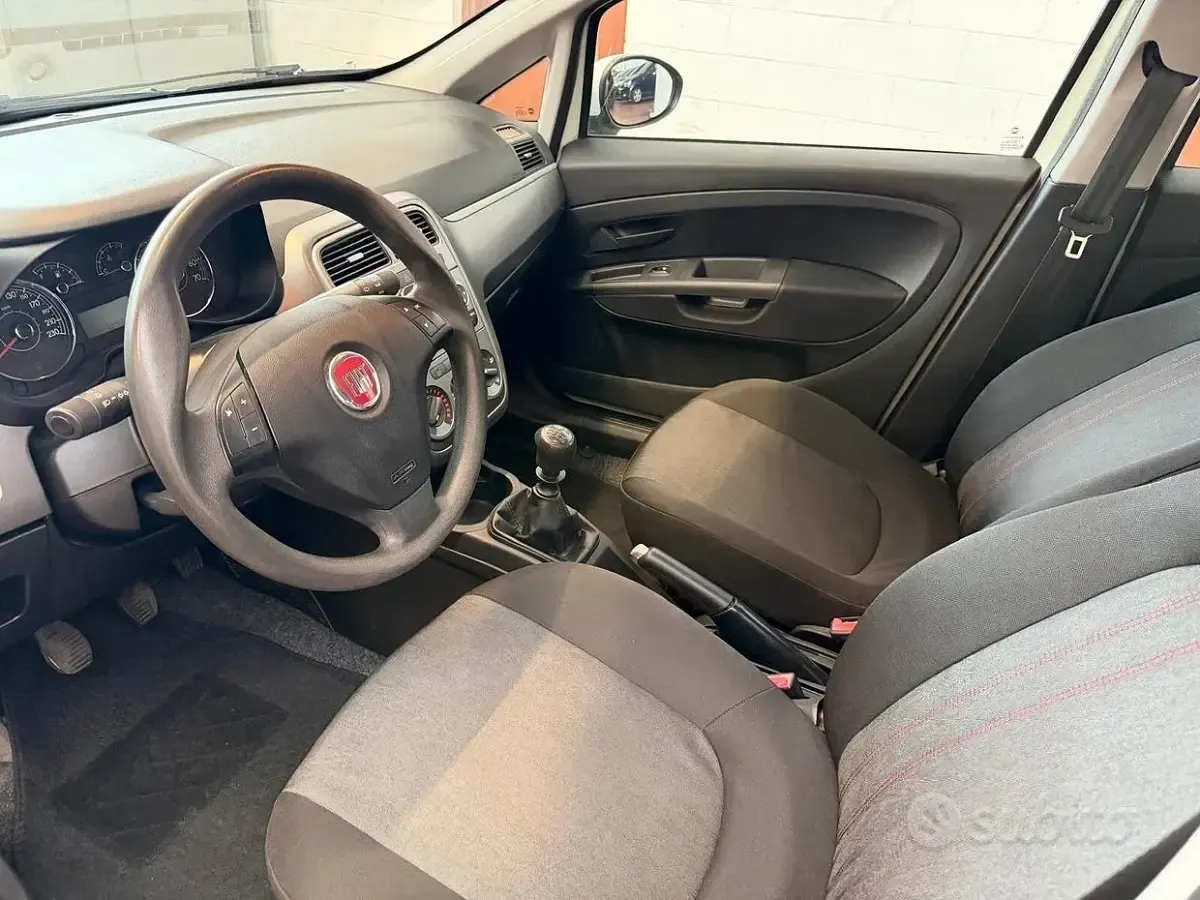 Occasion Fiat Punto Lounge 77 ch (56 kW) 2012 Blanc Citadine