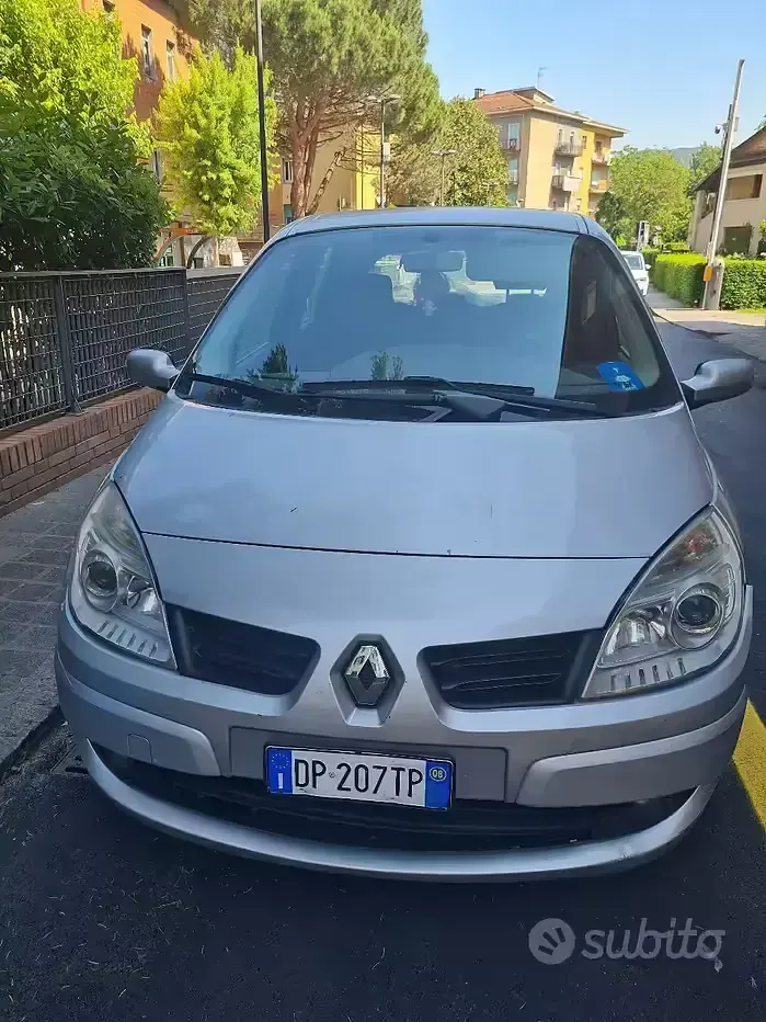 Usata Renault Scénic II 105 CV (77 kW) 2008 Monovolume