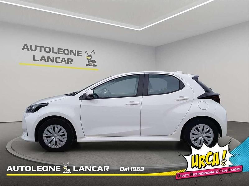 Usata Toyota Yaris Hybrid Active 92 CV (67 kW) 2025 Bianco Berlina