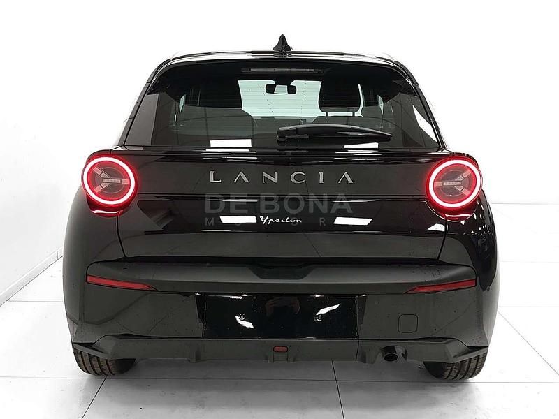 Nuova Lancia Ypsilon 110 CV (80 kW) 2026 Vernice nero ardesia Utilitaria