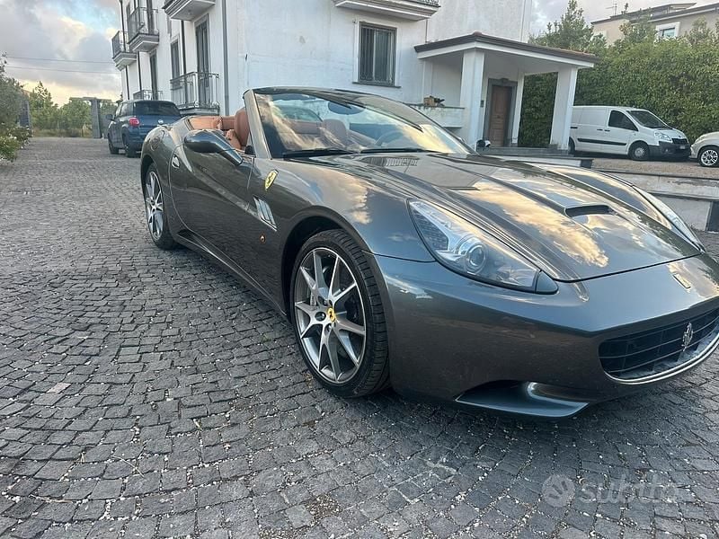 Usata Ferrari California 490 CV (360 kW) 2010 Grigio Cabrio