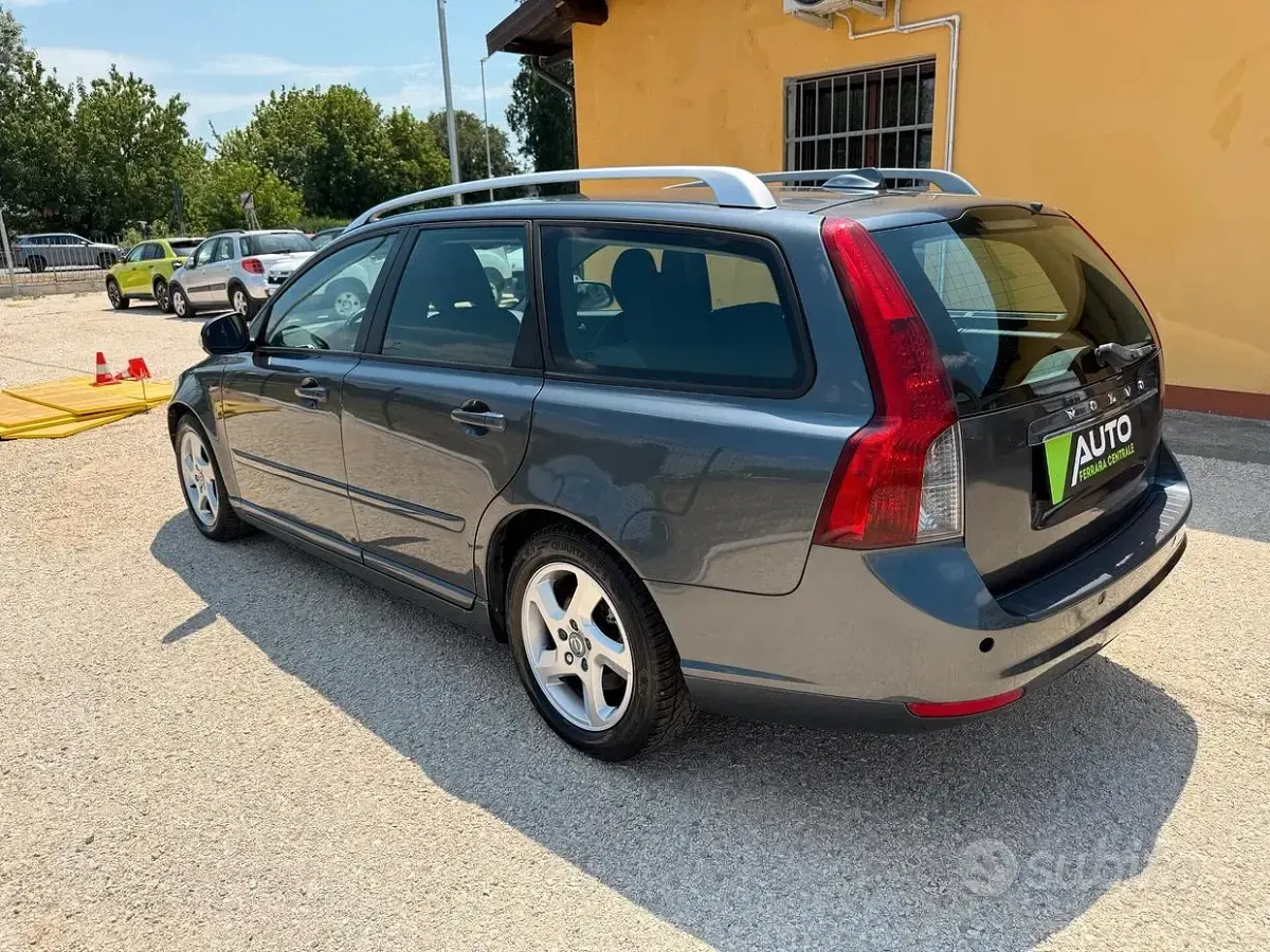 Usata Volvo V50 R-Design 115 CV (84 kW) 2011 Grigio Station wagon