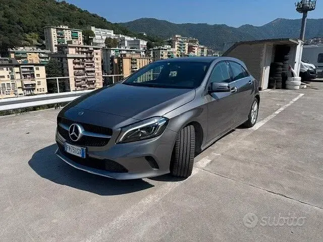 Usata Mercedes A180 109 CV (80 kW) 2018 Grigio Berlina