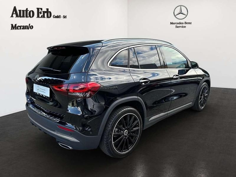 Usata Mercedes GLA200 Premium 163 CV (119 kW) 2022 Nero cosmo met. SUV