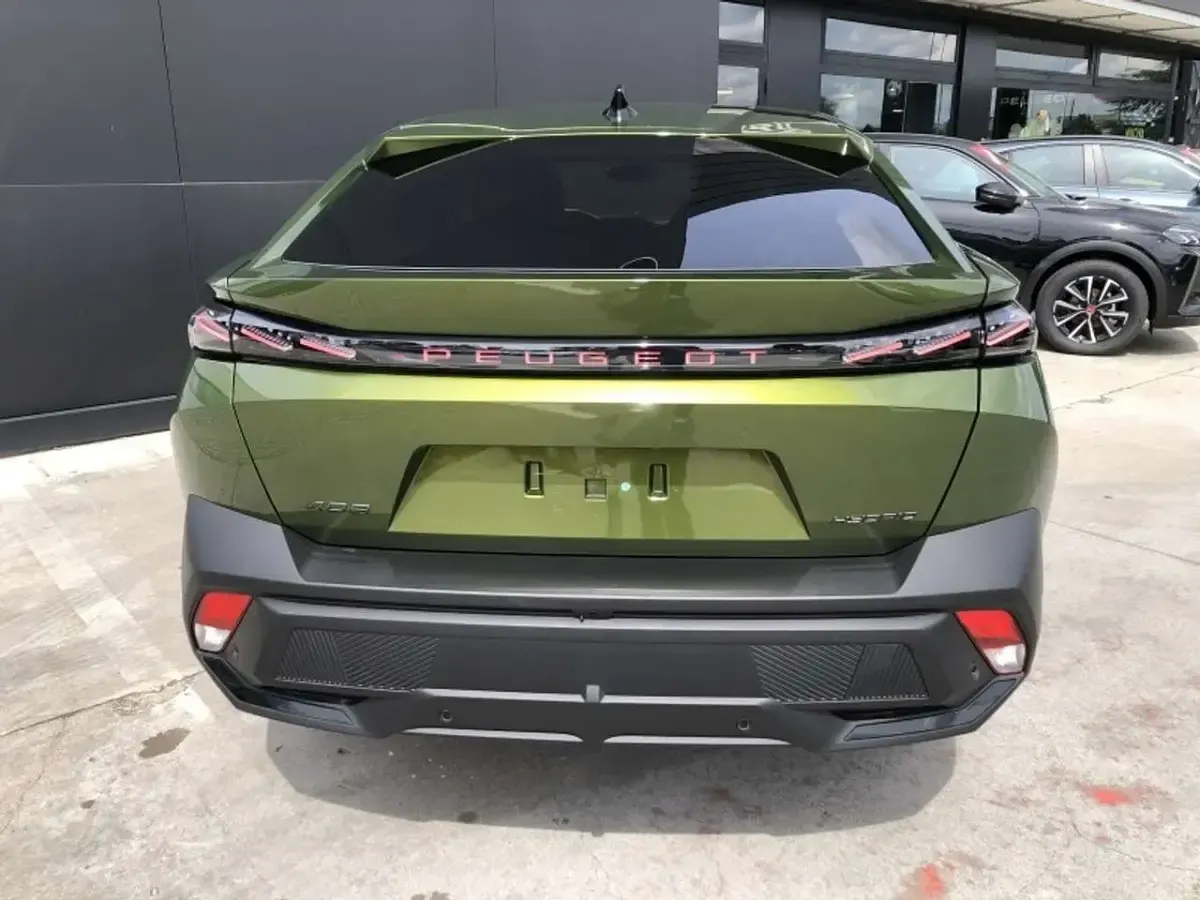 Nuova Peugeot 408 GT GT 136 CV (100 kW) 2026 Verde flare SUV