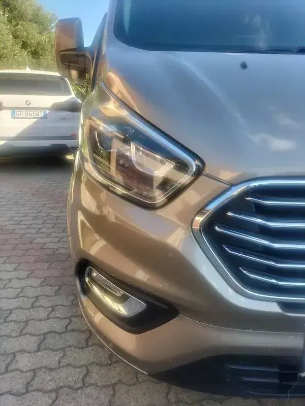 Usata Ford Tourneo Titanium 131 CV (96 kW) 2019 Bronzo Monovolume