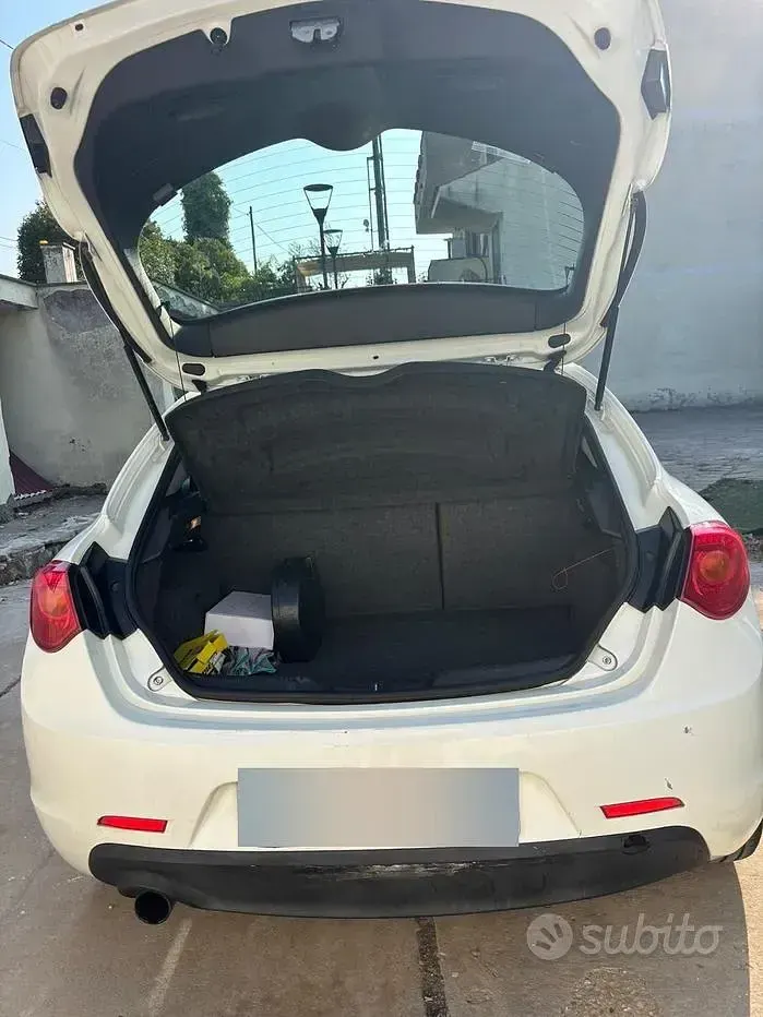 Usata Alfa Romeo Giulietta 105 CV (77 kW) 2012 Bianco Utilitaria