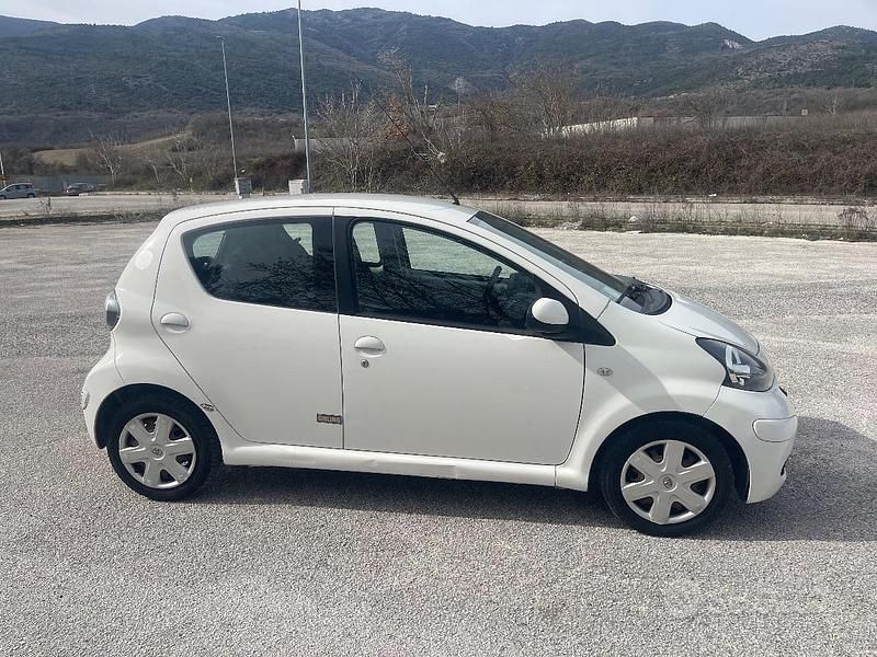 Usata Toyota Aygo 67 CV (49 kW) 2012 Utilitaria