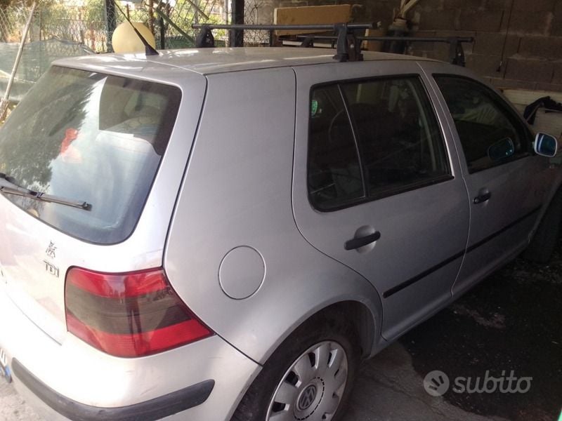 Grigio Usata 2000 VW Golf IV Due volumi | 2750 € (Molto cara) - Immagine 1/4