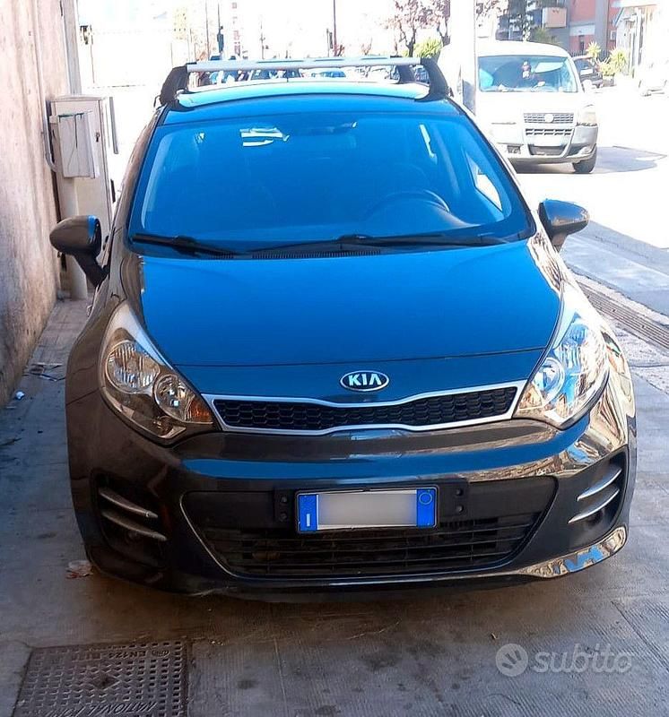 Usata Kia Rio Active 75 CV (55 kW) 2015 Grigio Berlina