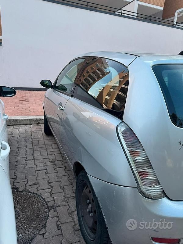 Usata Lancia Ypsilon 60 CV (44 kW) 2007 Grigio Utilitaria