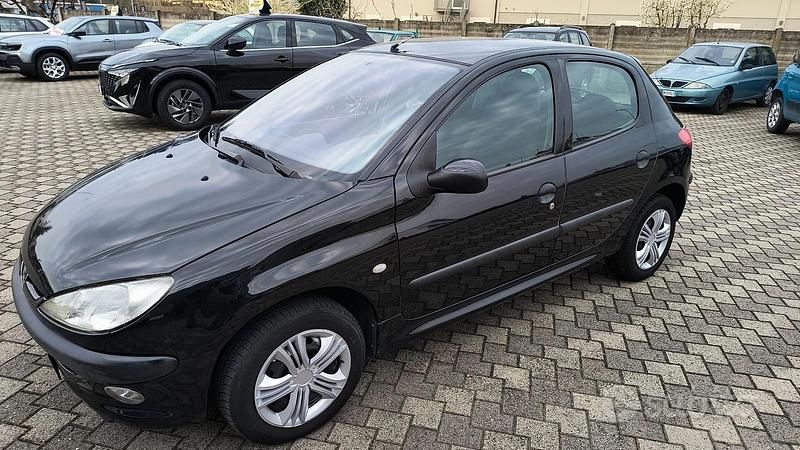 Usata Peugeot 206 75 CV (55 kW) 2001 Nero Berlina