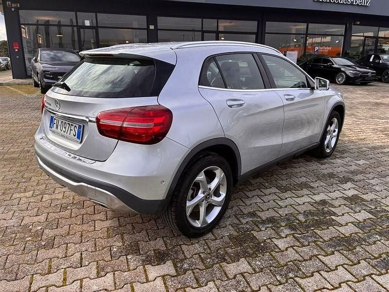 Usata Mercedes GLA200 136 CV (100 kW) 2019 Argento SUV