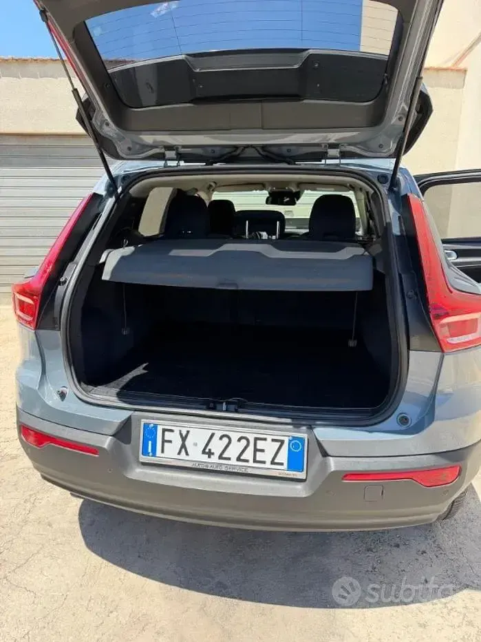 Usata Volvo XC40 Momentum 150 CV (110 kW) 2019 Grigio SUV