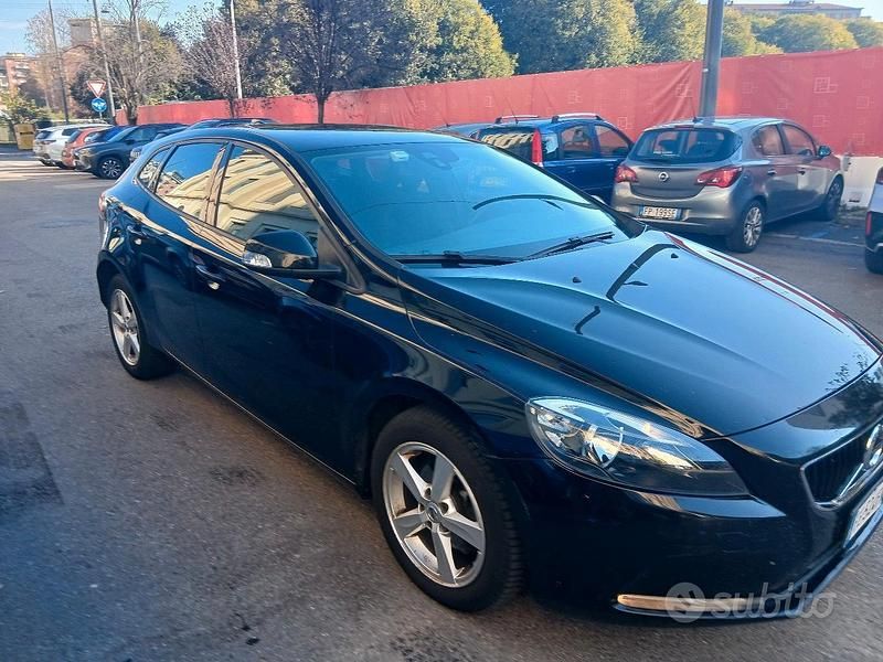 Occasion Volvo V40 Kinetic 120 ch (88 kW) 2016 Noir Berline