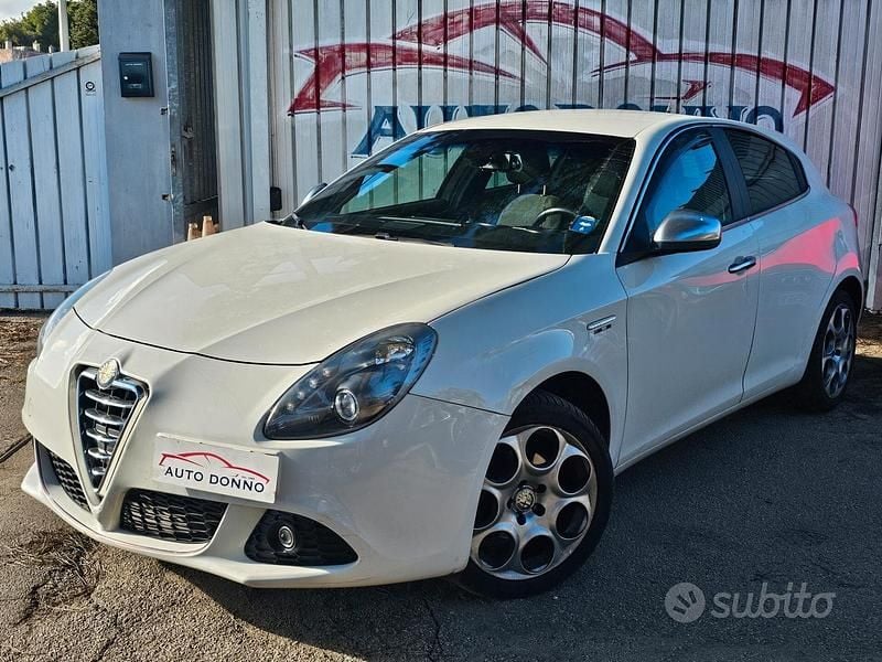 Bianco Usata 2010 Alfa Romeo Giulietta Distinctive Tre volumi | 6500 € (Buon prezzo) - Immagine 1/4