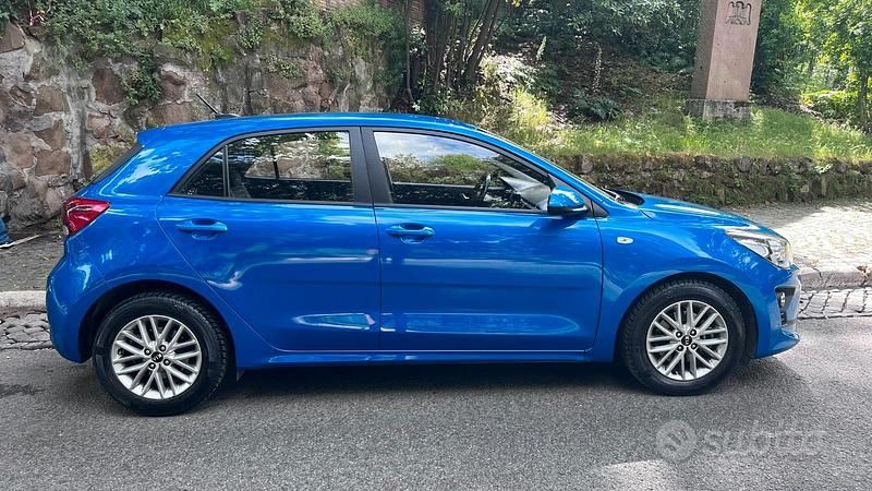 Blu/azzurro Usata 2020 Kia Rio Style Tre volumi | 13.800 € (Cara) - Immagine 1/4
