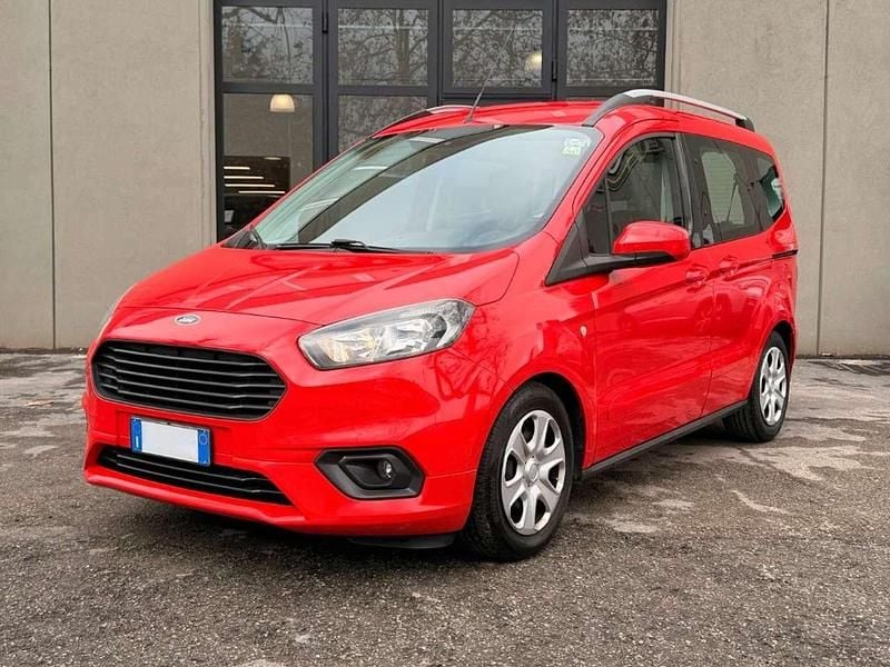 Usata Ford Tourneo Courier 75 CV (55 kW) 2018 Rosso Monovolume