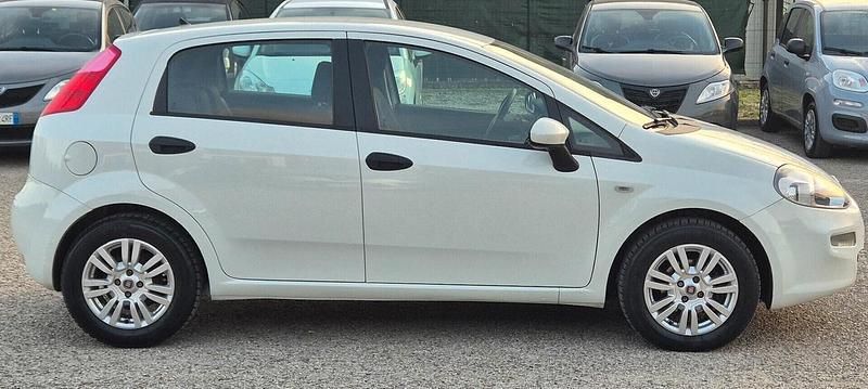 Usata Fiat Punto Street 75 CV (55 kW) 2015 Bianco Utilitaria