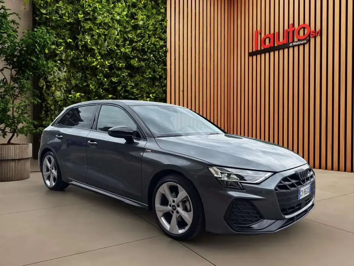 Usata Audi A3 S-Line 150 CV (110 kW) 2025 Grigio Berlina