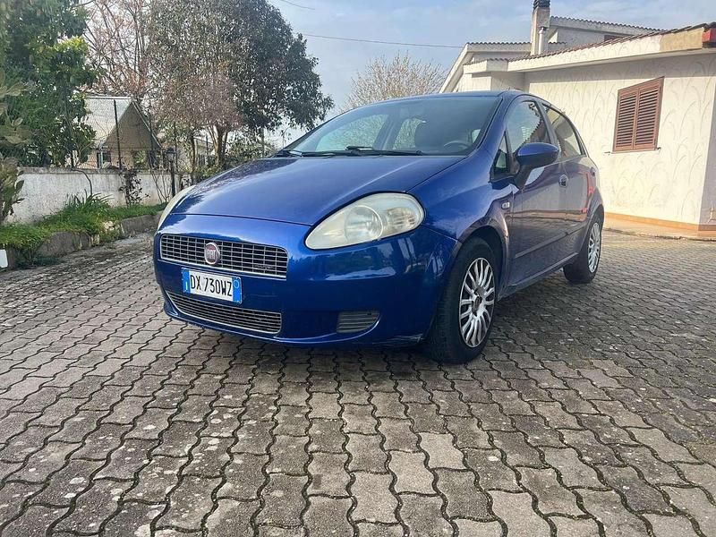 Usata Fiat Grande Punto Emotion 90 CV (66 kW) 2009 Blu/azzurro Utilitaria