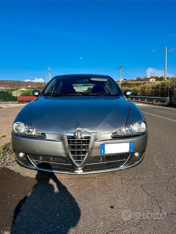 Usado Alfa Romeo 147 Exclusive 120 CV (88 kW) 2007 Gris Utilitario