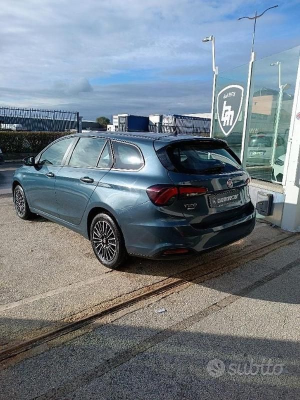 Usata Fiat Tipo Cross 101 CV (74 kW) 2023 Grigio Station wagon