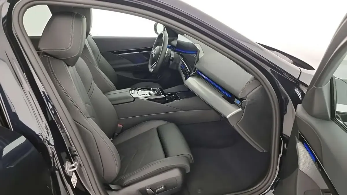 Nuova BMW 520 M Sport 197 CV (144 kW) 2025 Blu/azzurro Berlina