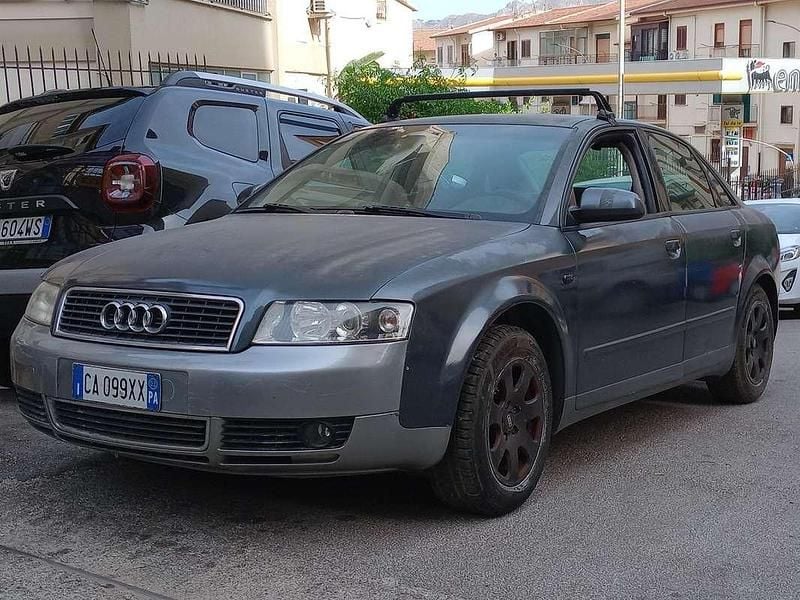 Grigio Usata 2002 Audi A4 Ambiente Tre volumi | 2000 € (Super prezzo) - Immagine 1/4
