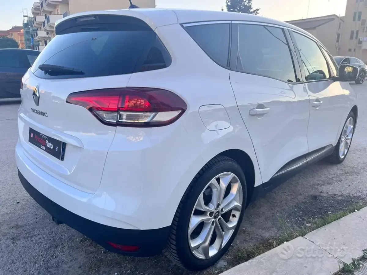 Usata Renault Scénic Business 120 CV (88 kW) 2020 Bianco Monovolume