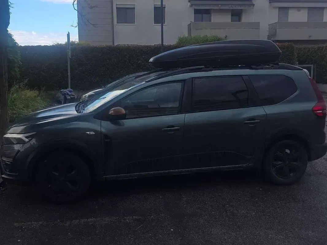Usata Dacia Jogger Extreme 101 CV (74 kW) 2024 Verde Monovolume