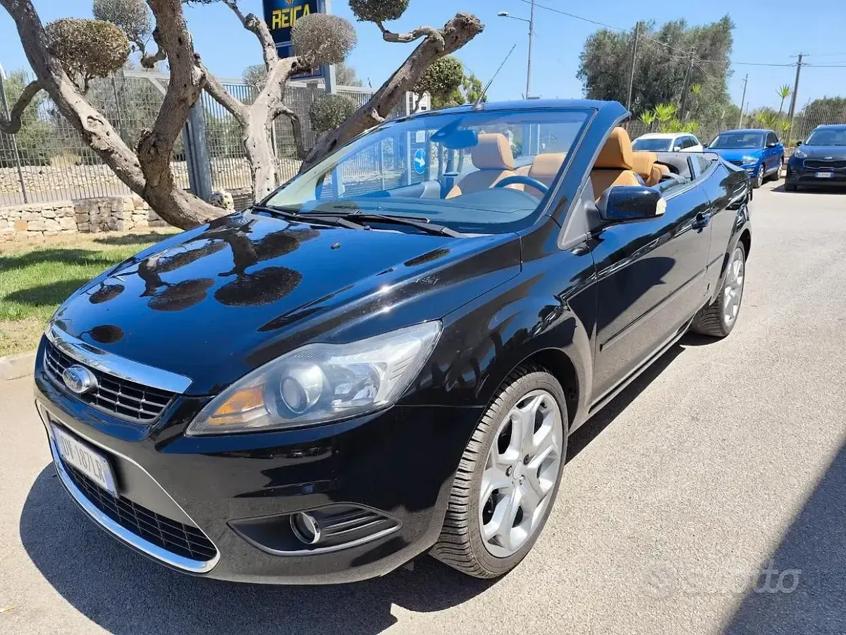 Usata Ford Focus Cabriolet 136 CV (100 kW) 2010 Nero Cabrio