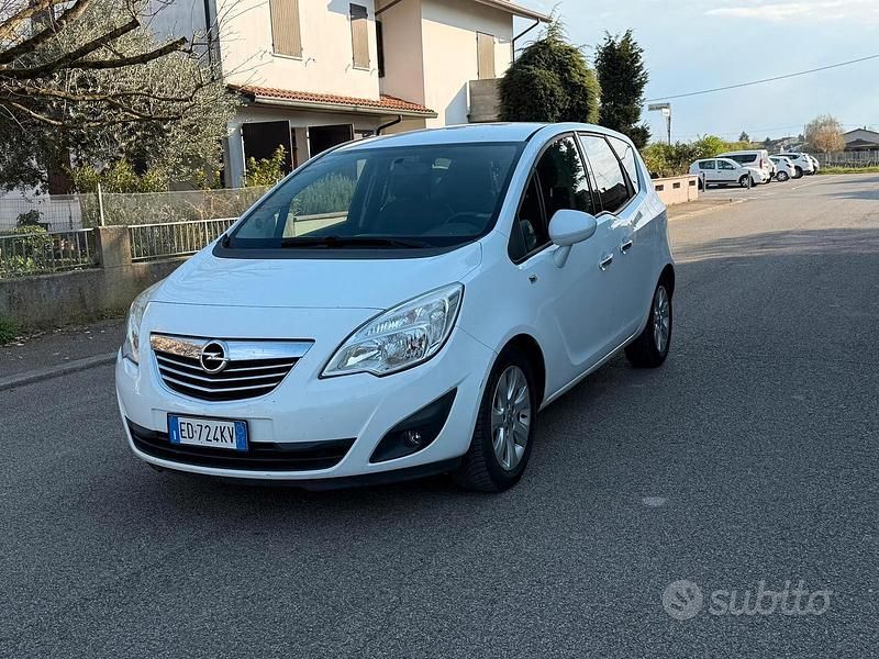 Usata Opel Meriva 110 CV (80 kW) 2011 Bianco Monovolume