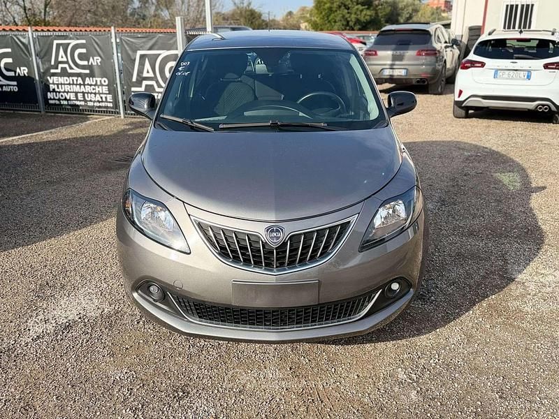 Usata Lancia Ypsilon Gold 69 CV (50 kW) 2023 Grigio Utilitaria