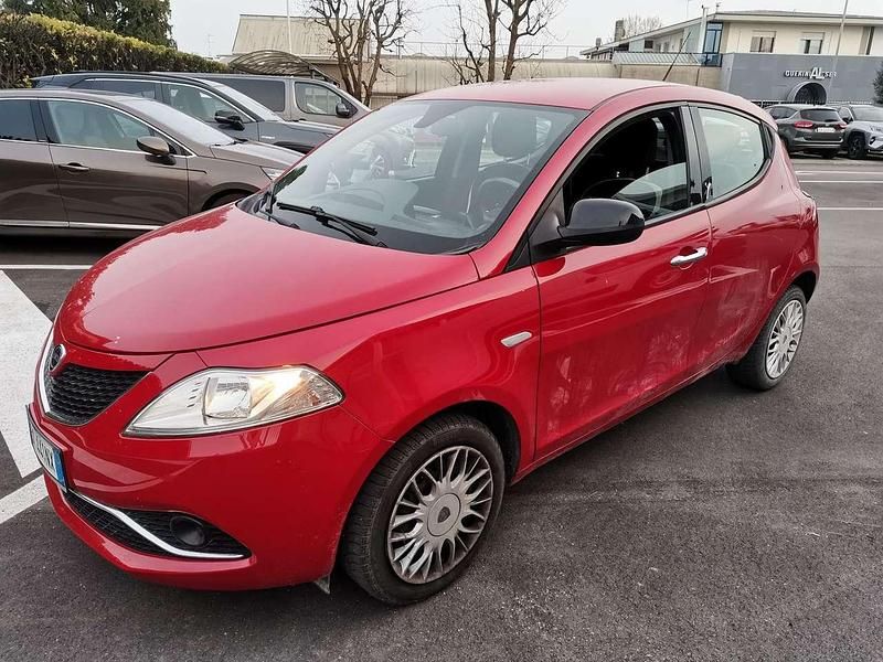 Usata Lancia Ypsilon 69 CV (50 kW) 2017 Rosso Utilitaria