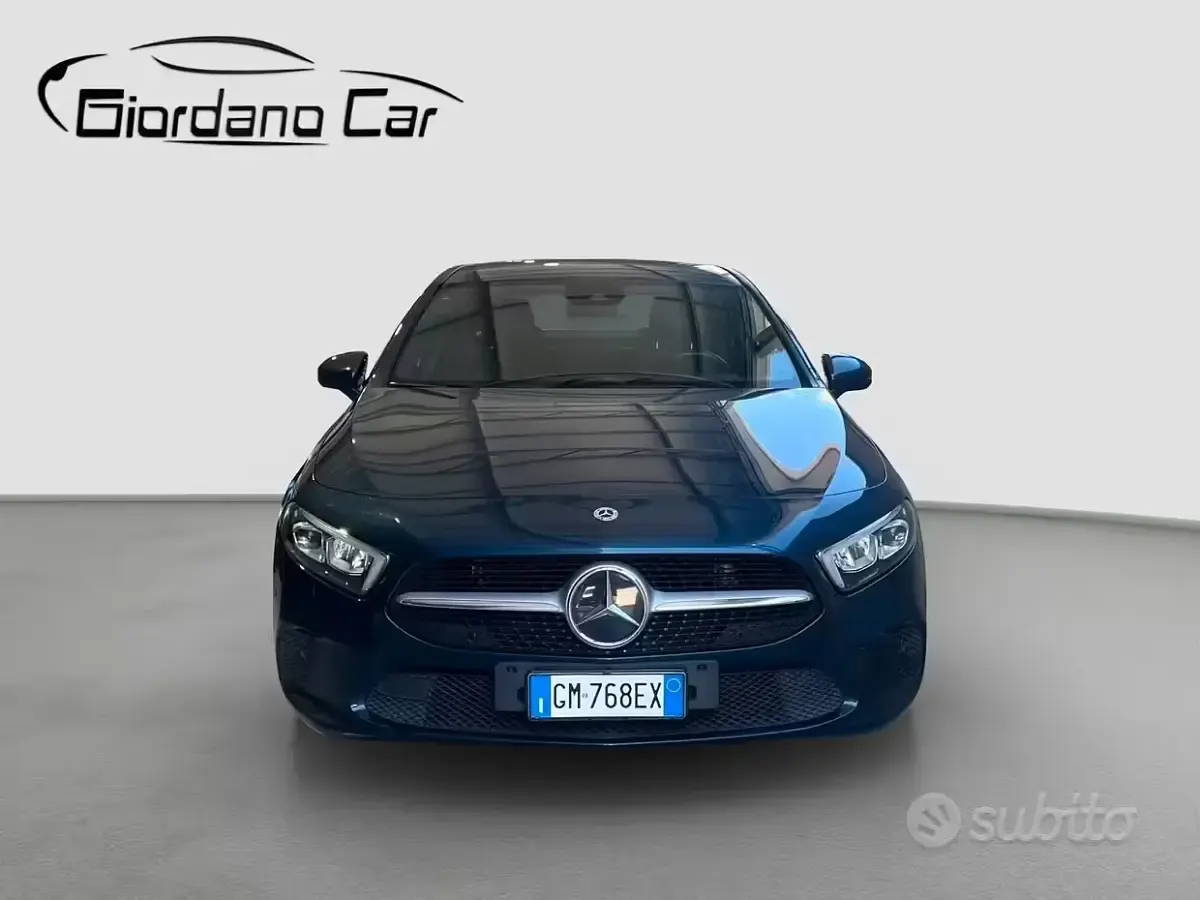 Usata Mercedes A180 Business 116 CV (85 kW) 2022 Blu Berlina