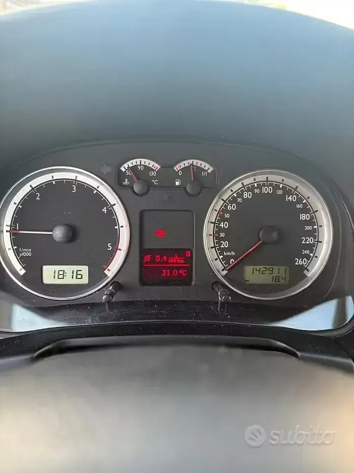 Usata VW Bora 179 CV (131 kW) 2002 Grigio Station wagon