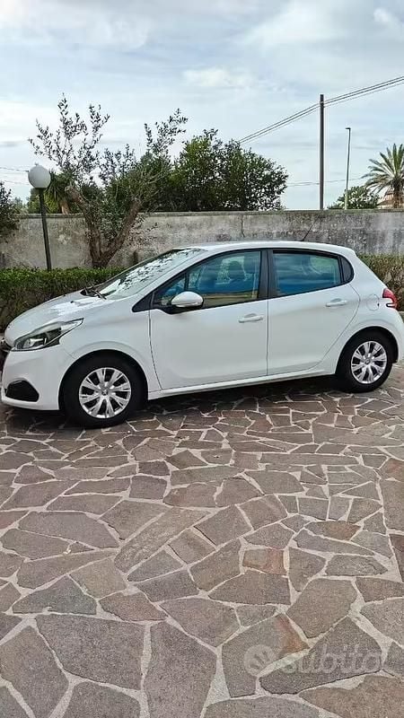 Usata Peugeot 208 82 CV (60 kW) 2015 Bianco Utilitaria