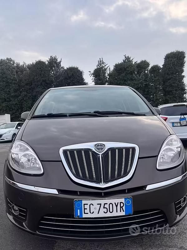 Usata Lancia Musa 95 CV (69 kW) 2010 Marrone Monovolume