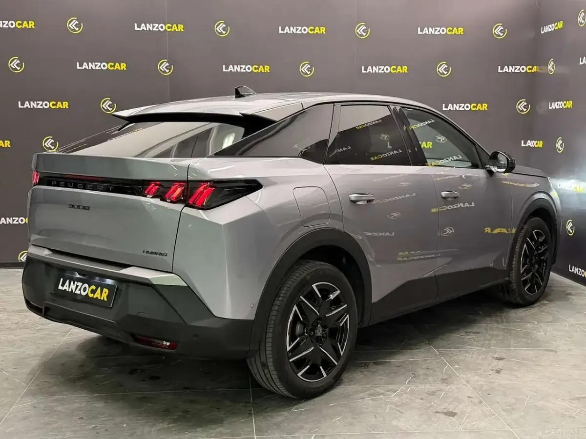 Usata Peugeot 3008 Allure 136 CV (100 kW) 2025 Grigio SUV