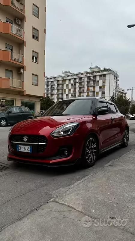 Usata Suzuki Swift 83 CV (61 kW) 2022 Rosso Utilitaria